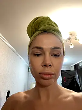 Snapshot of StripBianka chatting on 11.05.25 StripBianka online show from 11.05.25