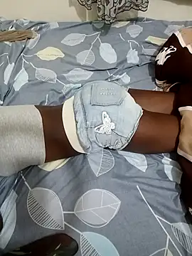 Snapshot of sweet_vee42 chatting on 03.19.25 sweet vee42 online show from 03.19.25