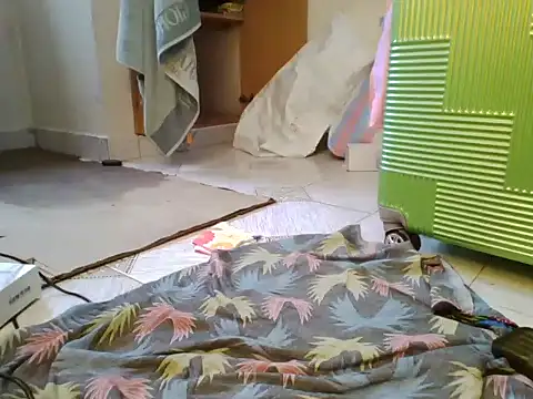 Snapshot of sweet_vee42 chatting on 11.29.25 sweet vee42 online show from 11.29.25