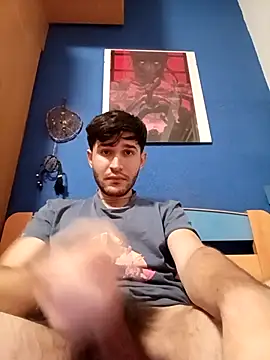 Snapshot of Esti02 chatting on 12.02.25 Esti02 online show from 12.02.25