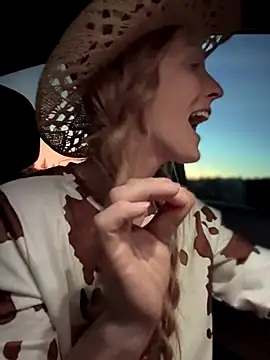 GoldenFlameGoddess online show from 11.03.25