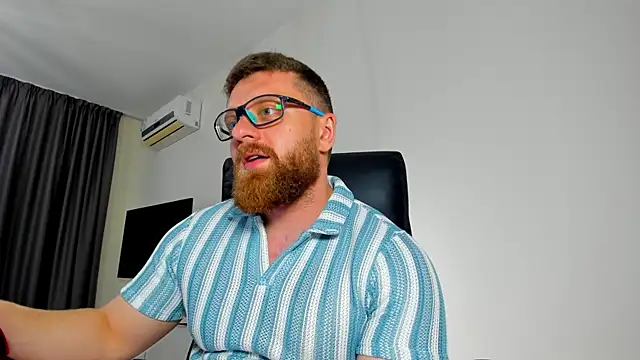 Snapshot of Findom_guy chatting on 05.07.26 Findom guy online show from 05.07.26
