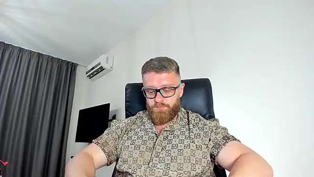Snapshot of Findom_guy chatting on 05.29.26 Findom guy online show from 05.29.26