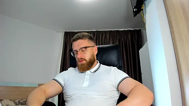 Snapshot of Findom_guy chatting on 06.03.26 Findom guy online show from 06.03.26