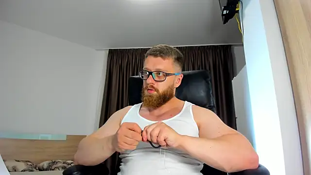 Snapshot of Findom_guy chatting on 06.04.26 Findom guy online show from 06.04.26