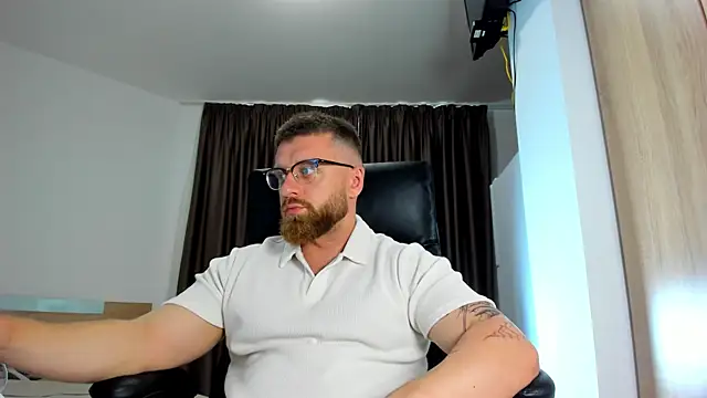 Snapshot of Findom_guy chatting on 06.11.26 Findom guy online show from 06.11.26