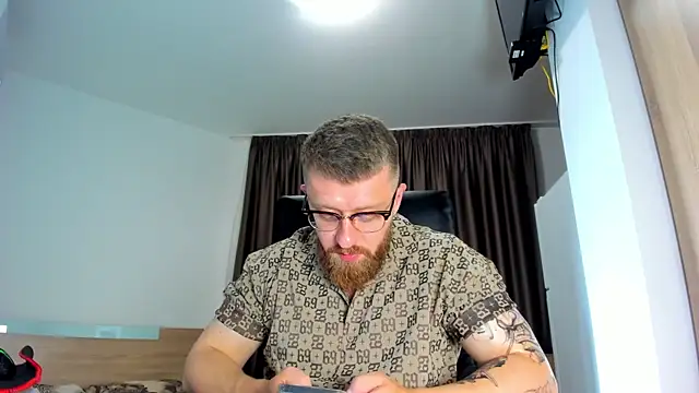 Snapshot of Findom_guy chatting on 06.13.26 Findom guy online show from 06.13.26