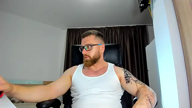 Snapshot of Findom_guy chatting on 06.15.26 Findom guy online show from 06.15.26