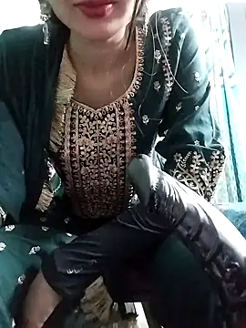 Snapshot of Noor_Darliing chatting on 02.04.25 Noor Darliing online show from 02.04.25