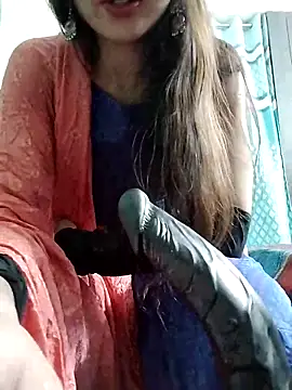 Snapshot of Noor_Darliing chatting on 02.13.25 Noor Darliing online show from 02.13.25