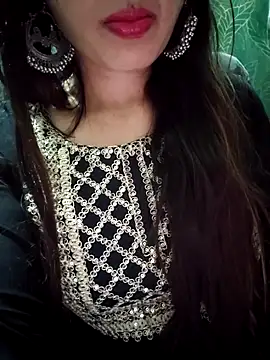 Snapshot of Noor_Darliing chatting on 10.08.25 Noor Darliing online show from 10.08.25