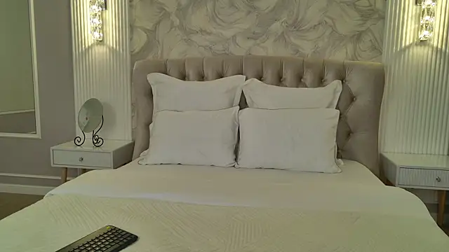 LilyRaisa online show from 09.18.25