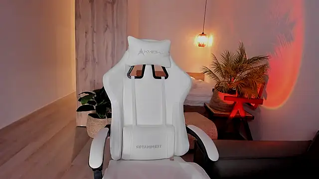 LilyRaisa online show from 03.16.26