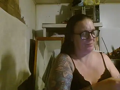 Snapshot of SimoneMoore chatting on 03.24.26 SimoneMoore online show from 03.24.26