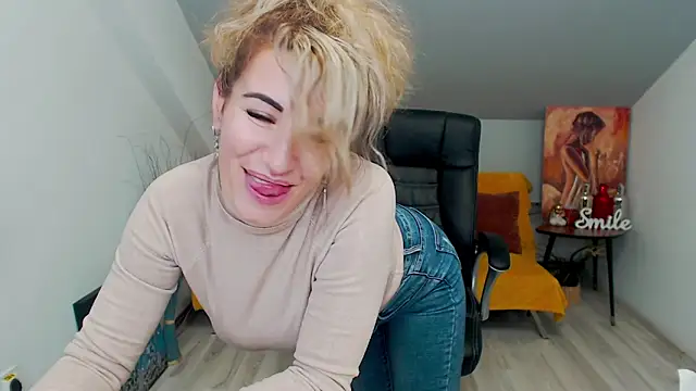 Cassandra Hotty online show from 01.10.25