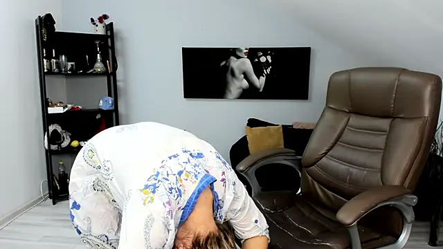 Cassandra Hotty online show from 01.23.25