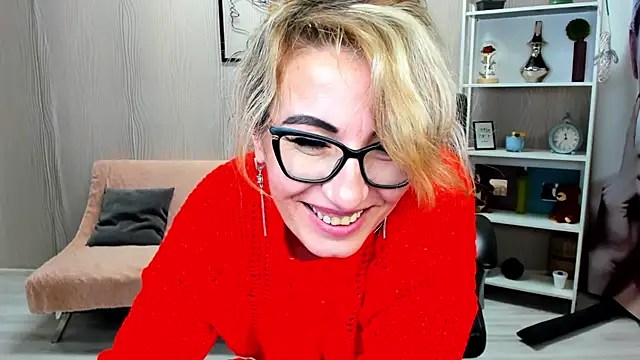 Cassandra Hotty online show from 02.07.25