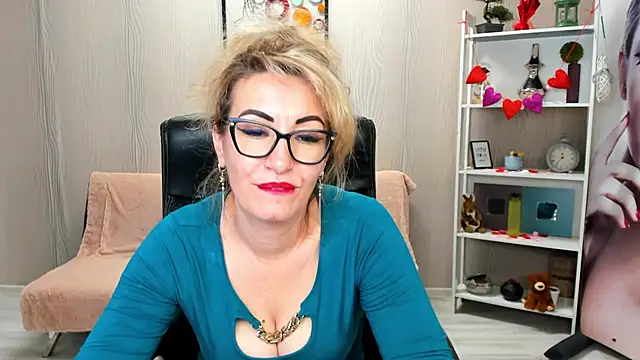 Cassandra Hotty online show from 02.14.25