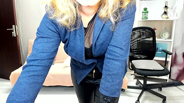 Cassandra Hotty online show from 03.13.25