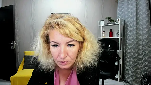 Cassandra Hotty online show from 06.16.26