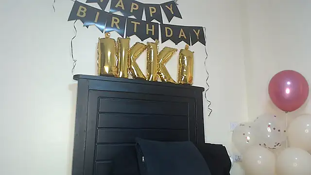 NIKKIE LOVE online show from 01.21.25