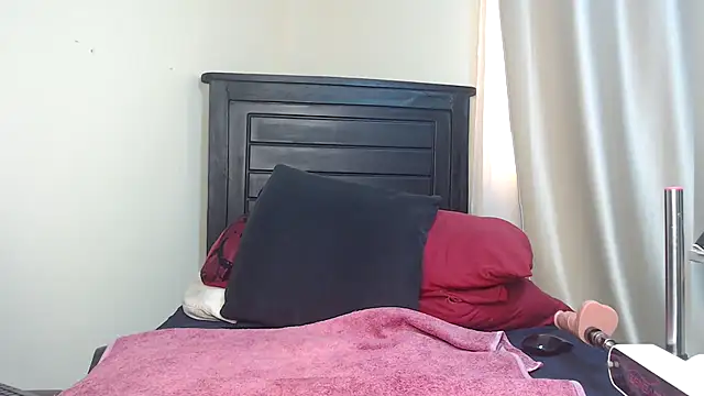 NIKKIE LOVE online show from 03.09.25