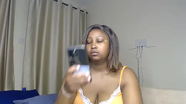 NIKKIE LOVE online show from 10.15.25