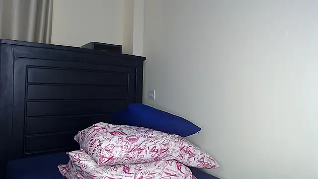 NIKKIE LOVE online show from 01.08.26