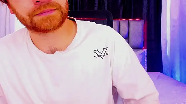 Snapshot of michacosio chatting on 02.11.25 michacosio online show from 02.11.25