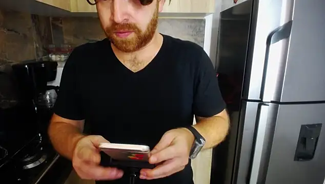 Snapshot of michacosio chatting on 03.08.25 michacosio online show from 03.08.25