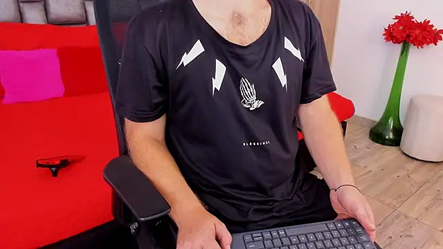 Snapshot of michacosio chatting on 09.10.25 michacosio online show from 09.10.25