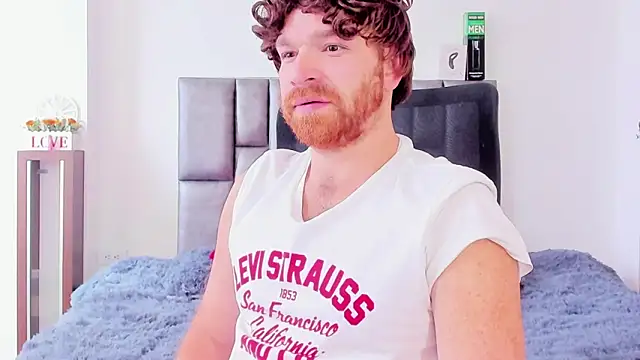 Snapshot of michacosio chatting on 10.05.25 michacosio online show from 10.05.25