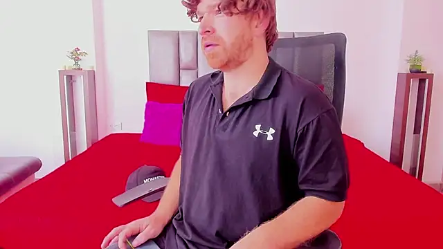 Snapshot of michacosio chatting on 10.18.25 michacosio online show from 10.18.25