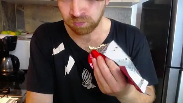 Snapshot of michacosio chatting on 10.28.25 michacosio online show from 10.28.25