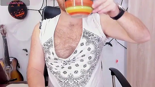 Snapshot of michacosio chatting on 11.02.25 michacosio online show from 11.02.25