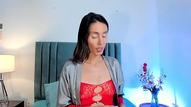 Snapshot of Nina_Cavaali chatting on 12.26.24 Nina Cavaali online show from 12.26.24