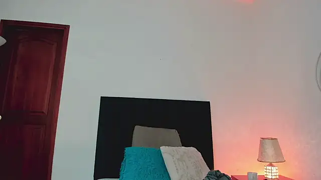 Snapshot of Nina_Cavaali chatting on 12.29.24 Nina Cavaali online show from 12.29.24