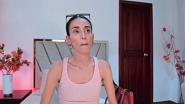 Snapshot of Nina_Cavaali chatting on 01.08.25 Nina Cavaali online show from 01.08.25