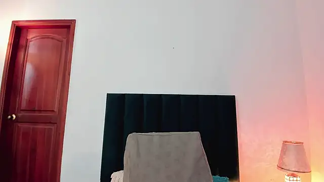 Snapshot of Nina_Cavaali chatting on 01.10.25 Nina Cavaali online show from 01.10.25