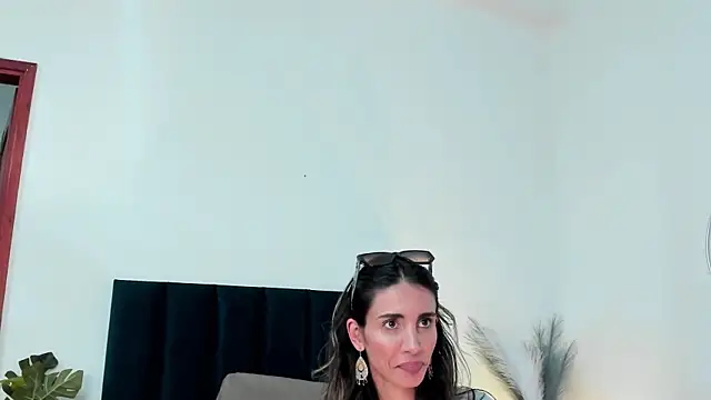 Snapshot of Nina_Cavaali chatting on 02.05.25 Nina Cavaali online show from 02.05.25