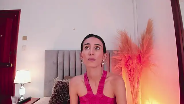 Snapshot of Nina_Cavaali chatting on 02.18.25 Nina Cavaali online show from 02.18.25