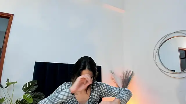 Snapshot of Nina_Cavaali chatting on 02.27.25 Nina Cavaali online show from 02.27.25