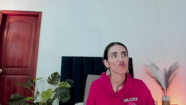 Snapshot of Nina_Cavaali chatting on 03.07.25 Nina Cavaali online show from 03.07.25