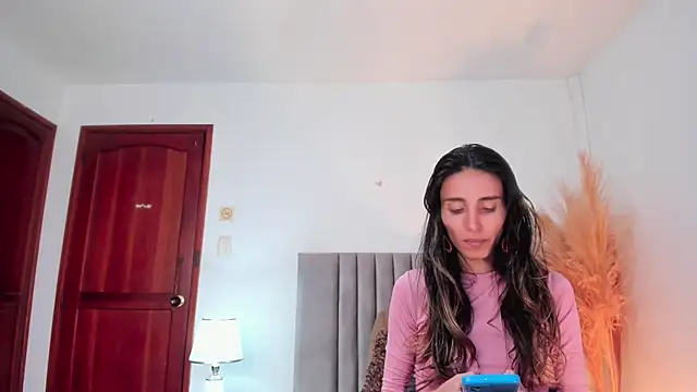 Snapshot of Nina_Cavaali chatting on 03.18.25 Nina Cavaali online show from 03.18.25