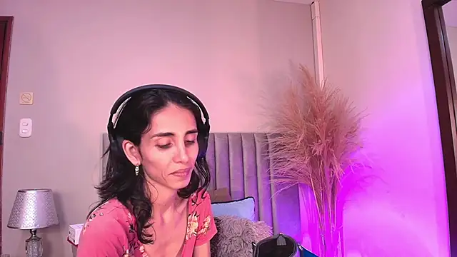 Snapshot of Nina_Cavaali chatting on 09.08.25 Nina Cavaali online show from 09.08.25