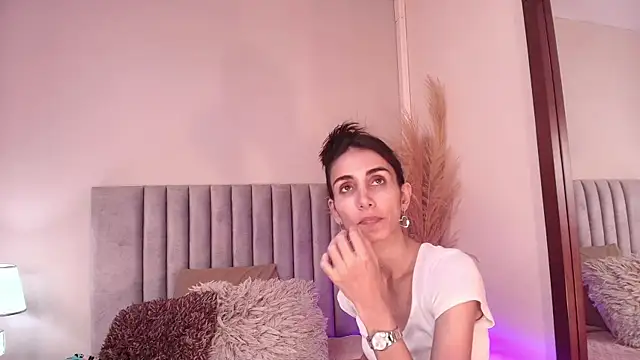 Snapshot of Nina_Cavaali chatting on 09.25.25 Nina Cavaali online show from 09.25.25