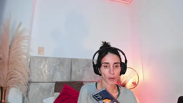 Snapshot of Nina_Cavaali chatting on 10.02.25 Nina Cavaali online show from 10.02.25