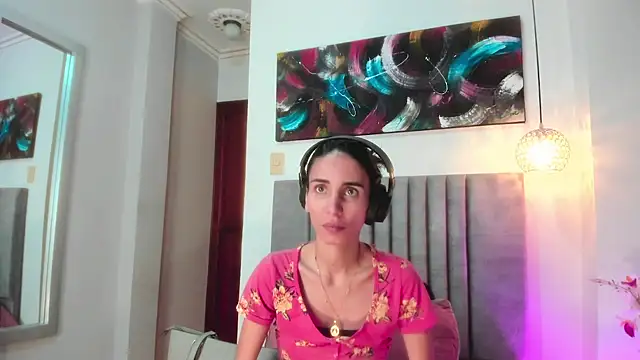 Snapshot of Nina_Cavaali chatting on 10.05.25 Nina Cavaali online show from 10.05.25