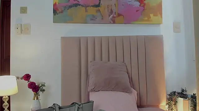 Snapshot of Nina_Cavaali chatting on 10.07.25 Nina Cavaali online show from 10.07.25