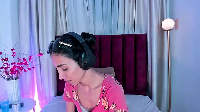 Snapshot of Nina_Cavaali chatting on 10.09.25 Nina Cavaali online show from 10.09.25